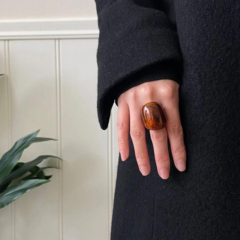 Product Introduction of New Geometric Wide Face Chunky Ring Resin Women Large Finger Rings Exaggerated Amber Color Punk 12