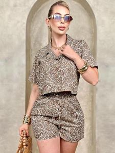 Conjunto de dos piezas para mujer con estampado de hojas, camisa con botones al frente y shorts, elegante y casual para uso diario y al aire libre, atuendos de verano para damas
