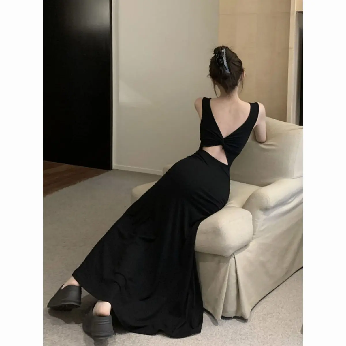 [Hot Sale] Sexy Backless Strap Dress with Chest Pads, Waist-Cinching, Slim-Fit, Elegant, Wearable Long Dress, Internet Celebrity Strap Dress