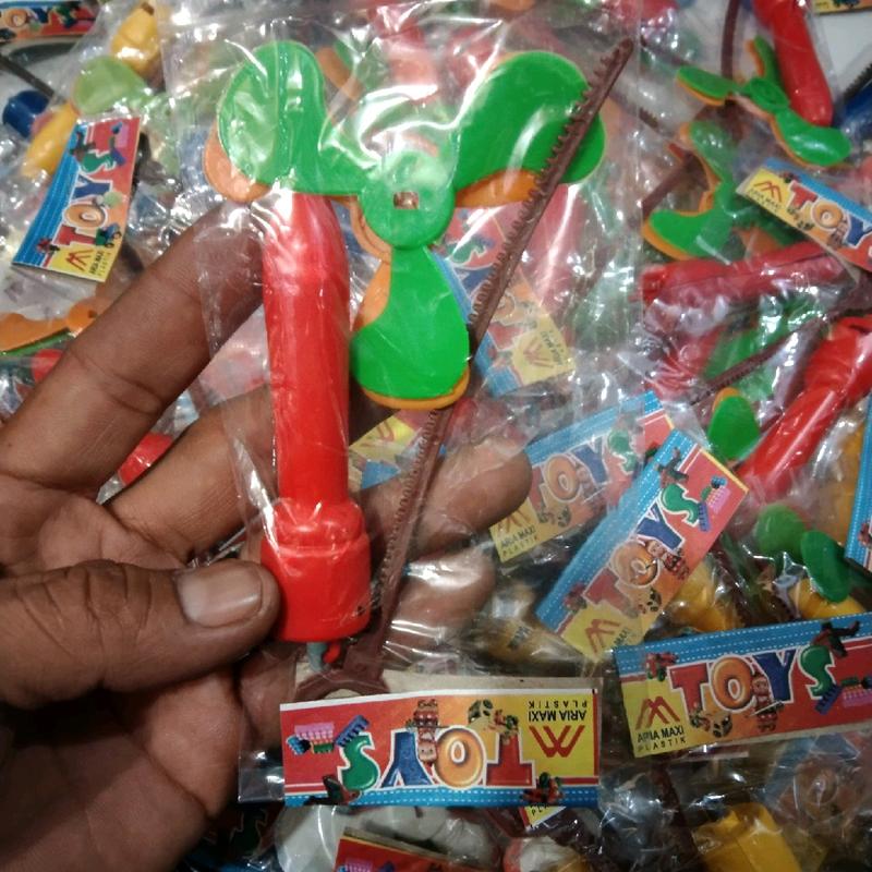 mainan baling baling isi 20 pcs pesawat tenaga karet Toys 1