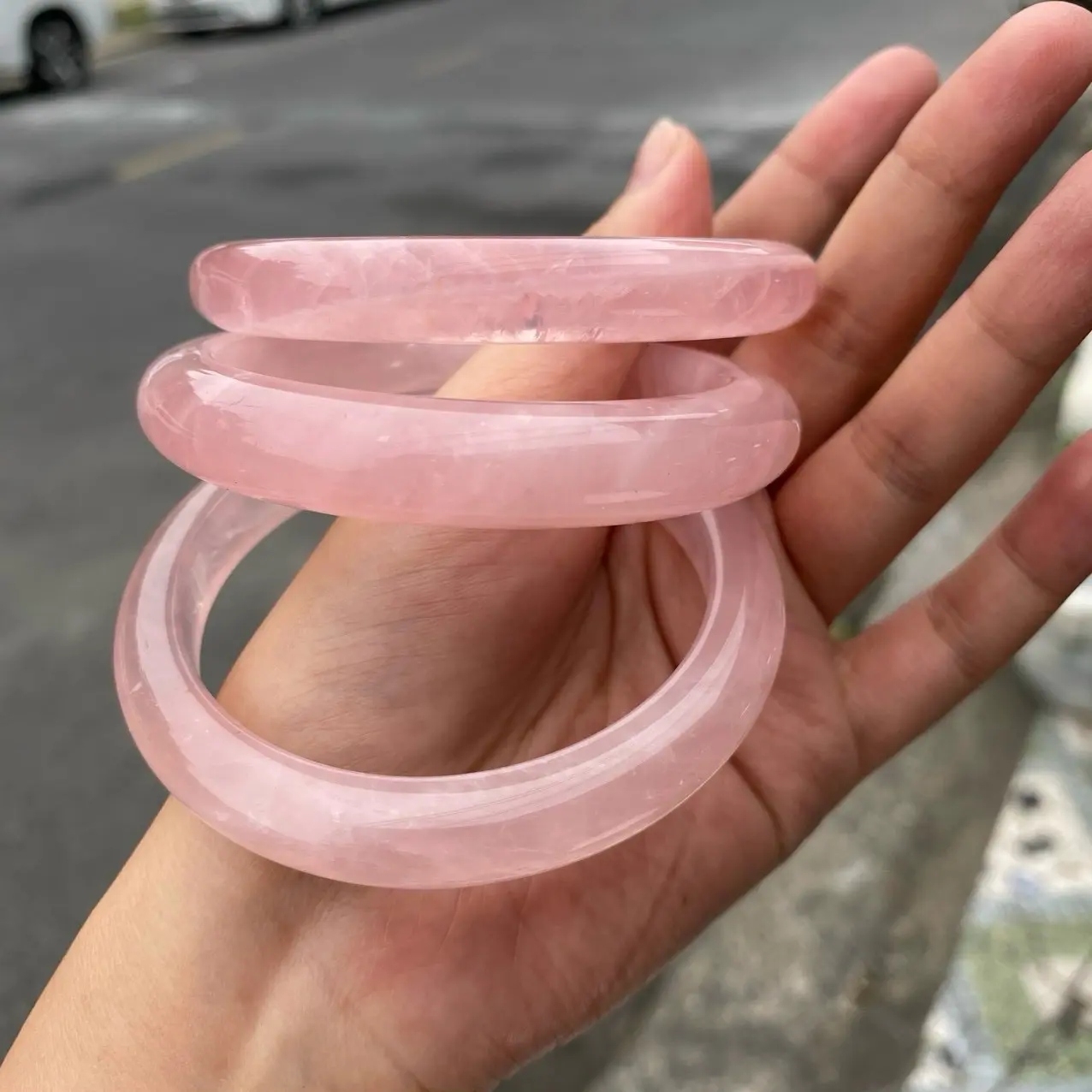 Vòng tay thạch anh Hồng tự nhiên bản liền dày 10mm-12mm, Size 52mm-58mm - Phụ Kiện