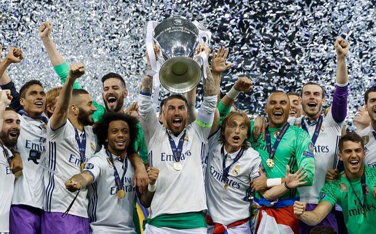 Product Introduction of Real Madrid 2016-2017 Home Uniform Champions League Short Sleeve Soccer Jersey No. 7 Cristiano Ronaldo No. 4 Ramos Bale Retro Custom Team Uniform 6