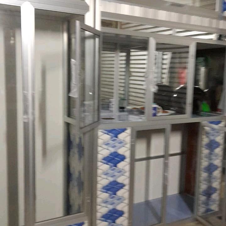 etalase / lemari / partisi pengisian depot air minum isi ulang 0