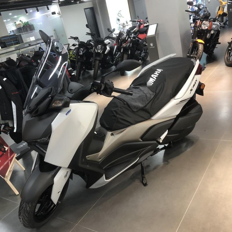 BULLE SPORT YAMAHA X-MAX125 - X-MAX300 & X-MAX400 2018 - - Boutique BULLE SPORT YAMAHA X-MAX125 - X-MAX300 & X-MAX400 2018 - - Boutique