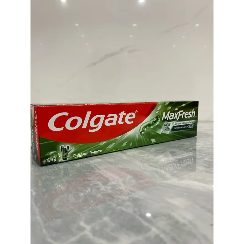 Kem Đánh Răng Colgate MaxFresh tinh chất than tre 180g