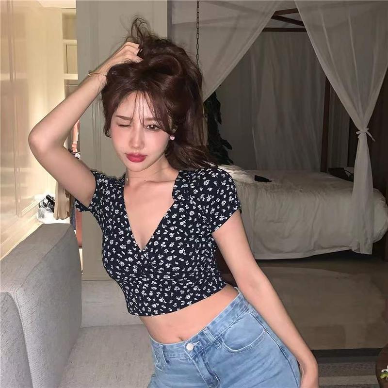 Product Introduction of Áo Thun Hoa Cổ Điển Mỹ Thiết Kế Chéo Cổ Chữ V, Dáng Ôm, Cropped Xén, ngắn Tay Áo, Áo Cánh Nữ Top Shirt Women 9