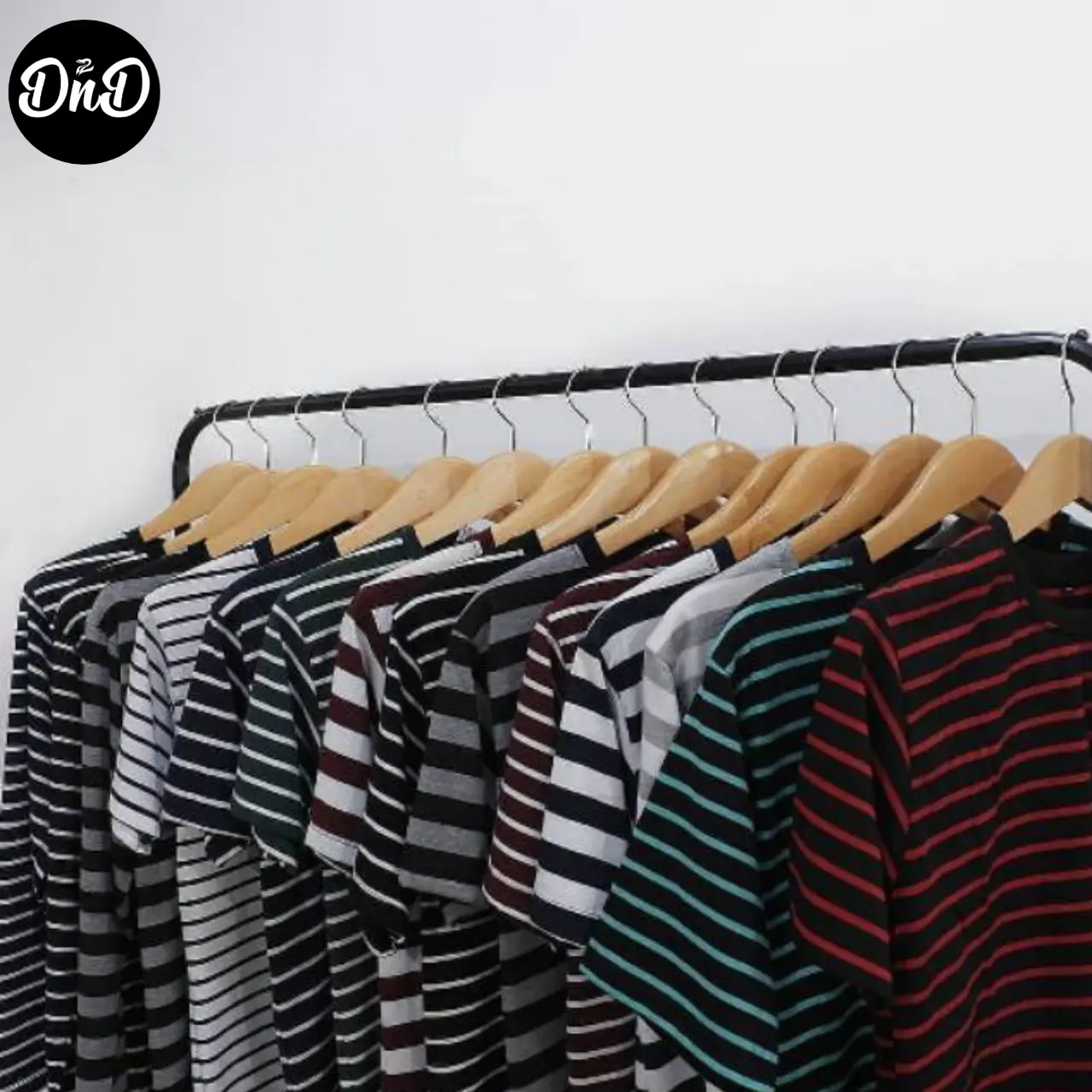 Kaos stripe medium hitam garis putih kaos salur belang pria dan wanita Kaos Distro Pendek Simpel harian lengan pendek