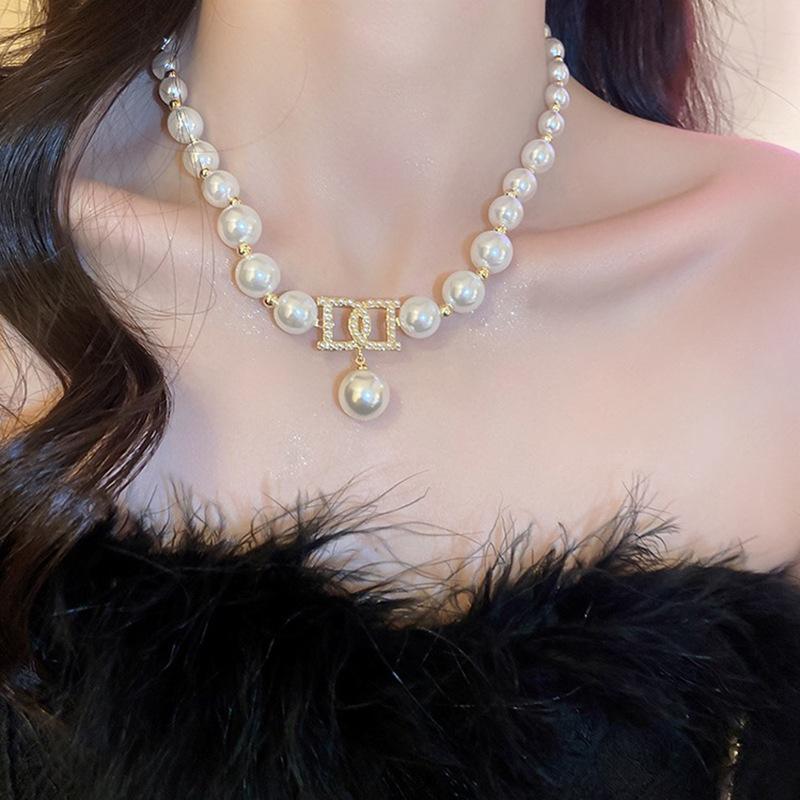 Vòng Cổ Chữ DD Bản To Dây Chuyền Nữ Ngọc Trai Sạng Trọng Choker Chữ D Lớn Mặc Đầm Váy Áo Dài Dự Tiệc Ảnh Thật vong cotitan