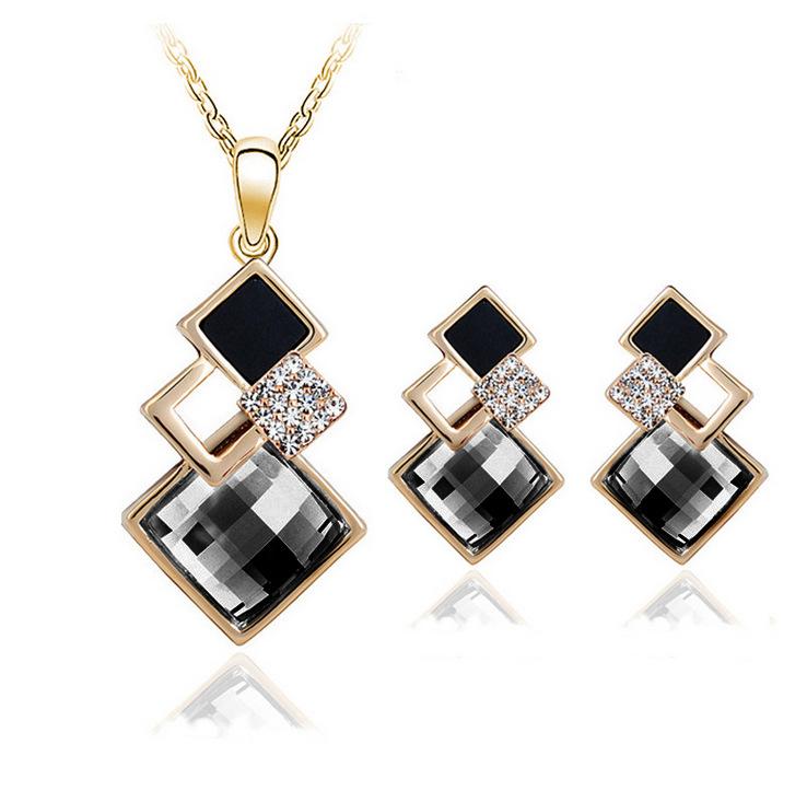 Product Introduction of Fashion Temperament Jewelry Set for Women, Classic European and American Geometric Square Crystal Acrylic 6