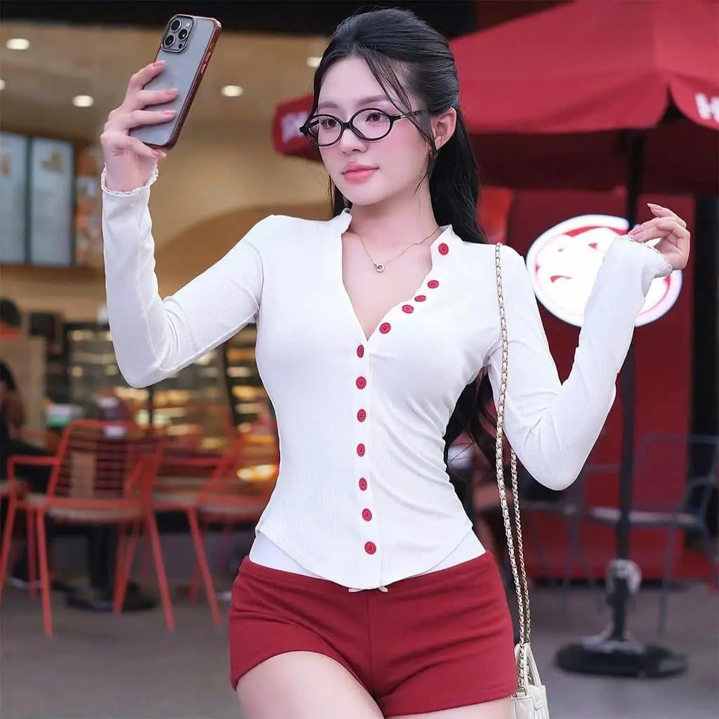 [BYOON SAIGON] Áo Thun Ôm Tay Dài Nhiều Cúc Cài Dáng Ôm Gợi Cảm A51221 Women