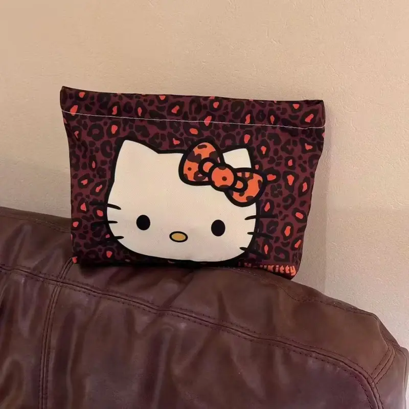 Product Introduction of Túi Cầm Tay Hello Kitty, Dung Tích Lớn, Cầm Tay, Đồ Trang Trí Tinh Tế, Giá Trị Cao, Lưu Trữ, Túi Trang Điểm Hoạt Hình Dễ Thương, Năm 2025 3