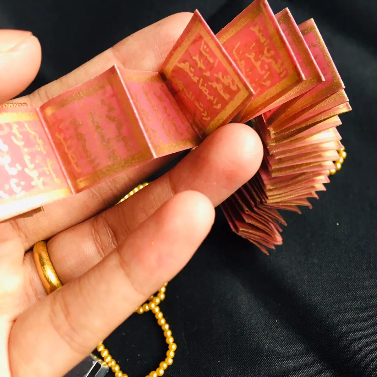 Kitab istambul kalung kuning