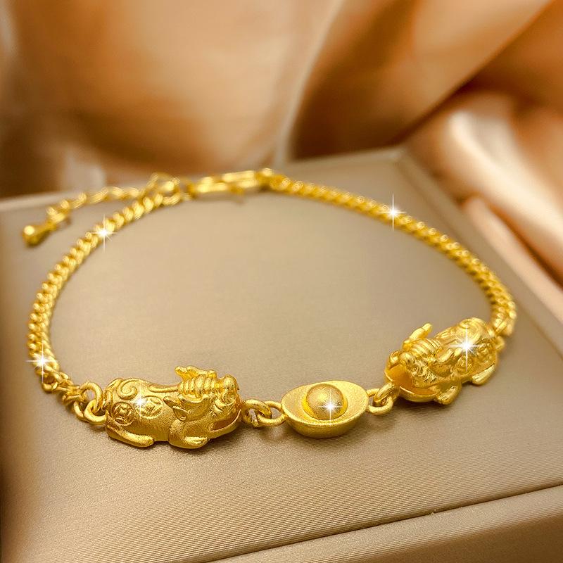 Product Introduction of Renevo Bracelet Plated 24K Ingot Pi Xiu Bracelet Chinese Style Retro Minority Design Sense Hand Jewelry 4