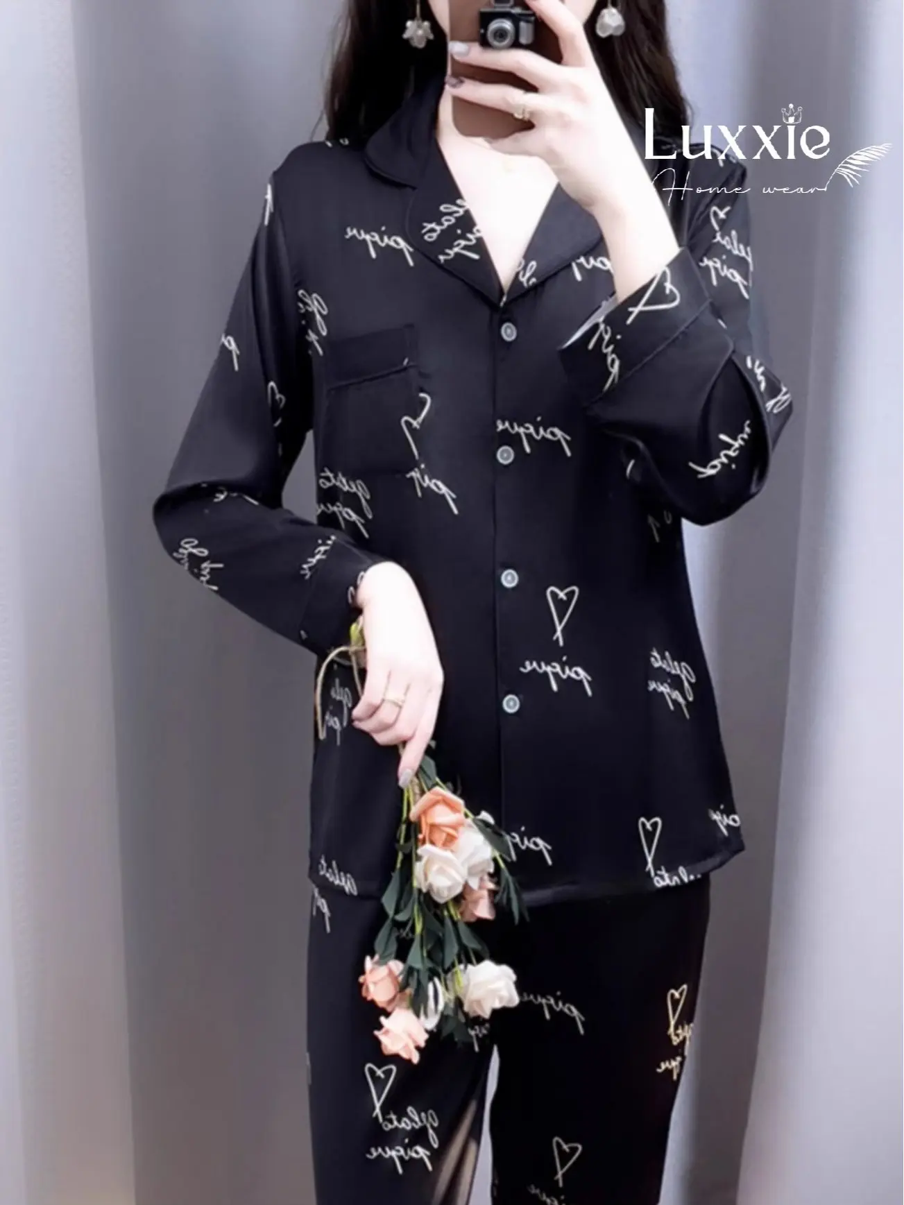 Pyjama nữ lụa Quảng Châu cao cấp họa tiết đen tim chữ trắng sang trọng - mã N57