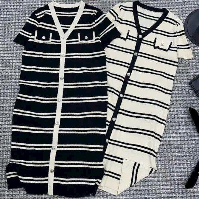 [V60 ]váy len kẻ cổ tim , váy len nữ dáng dài dễ thương  Women.