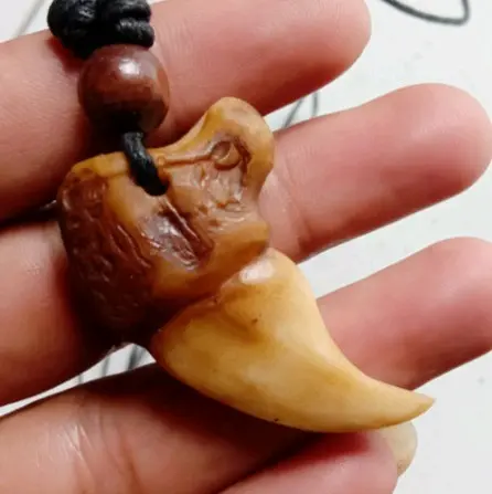 Kalung kuku harimau replika