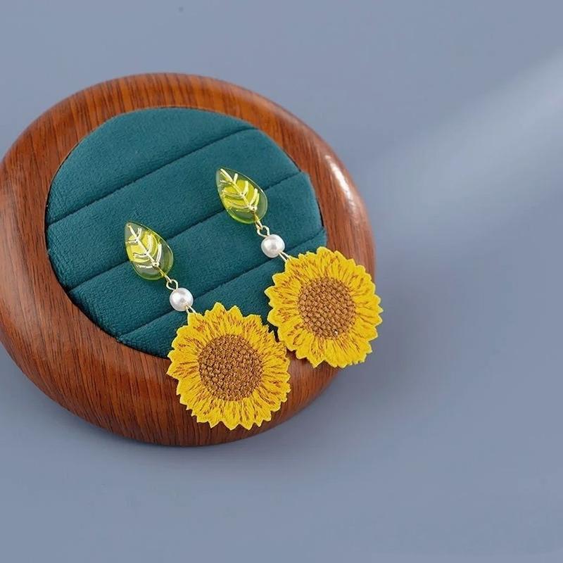Product Introduction of [1325 Positive Reviews] Sunflower Pastoral Style Flower Non-Pierced Earrings Retro Mosquito Coil Cloth Art Studs Hong Kong Style Elegant Woven Ear Clips 8