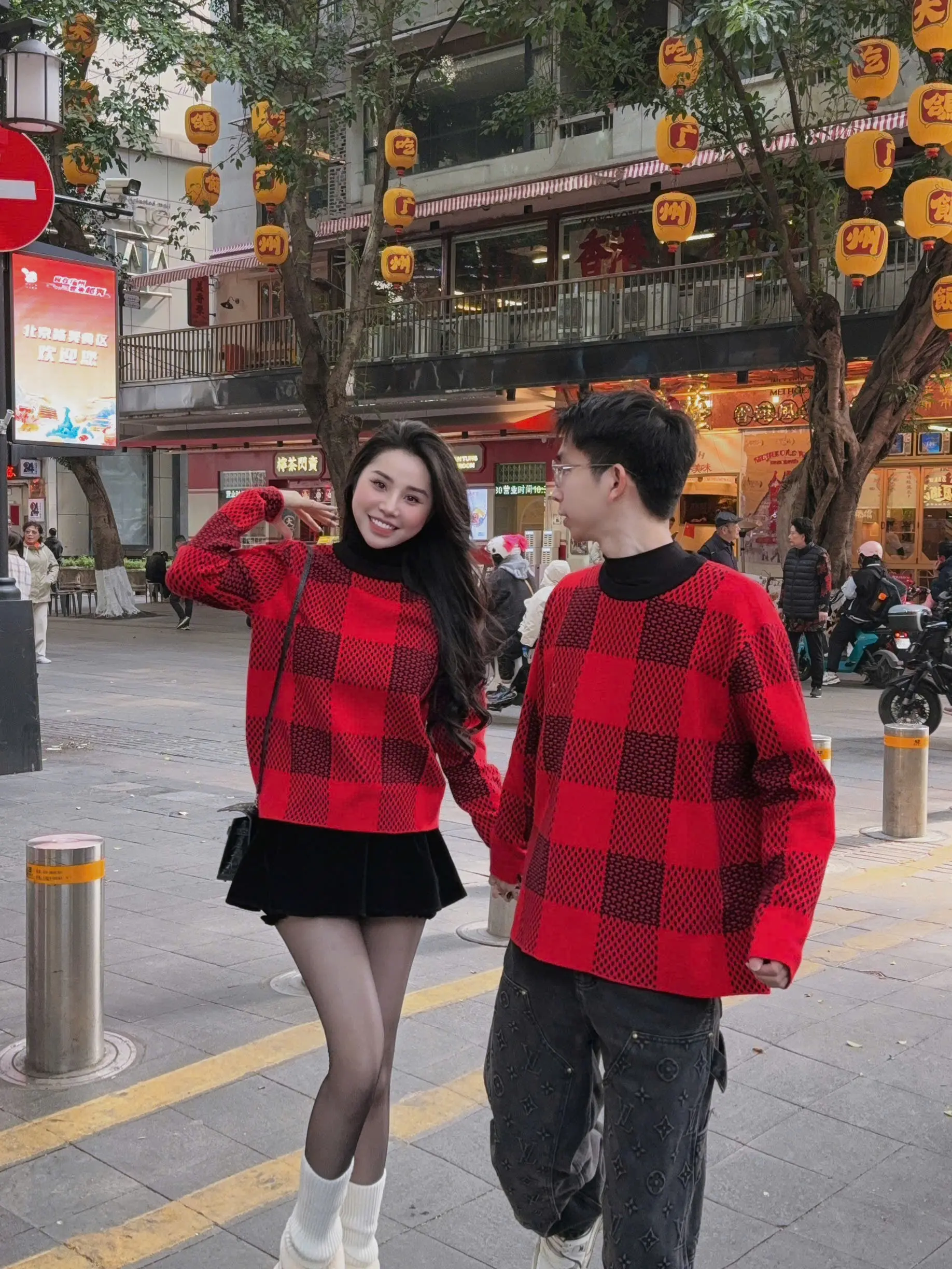 LINHHOANG Áo len dài tay hoạ tiết kẻ caro, Freesize, DBD783, Top, nữ, women, hai màu Đỏ/Hồng