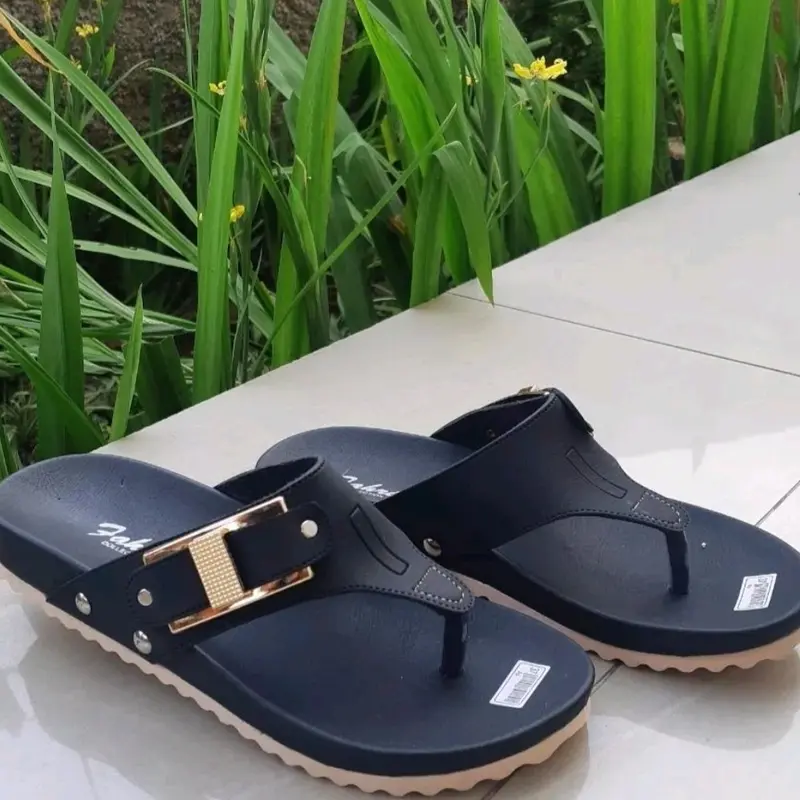 Sandal jepit wanita motif gesper elegan sendal sehari hari 7
