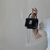 Gambar IELGY IELGY - Niche High-end Small Square Bag Women's New Patent Leather Fashion Chain Shoulder Messenger Bag Hitam Kulit Wanita  SS24 - hitam besar dari IELGY ID Kota Surabaya 5 Tokopedia