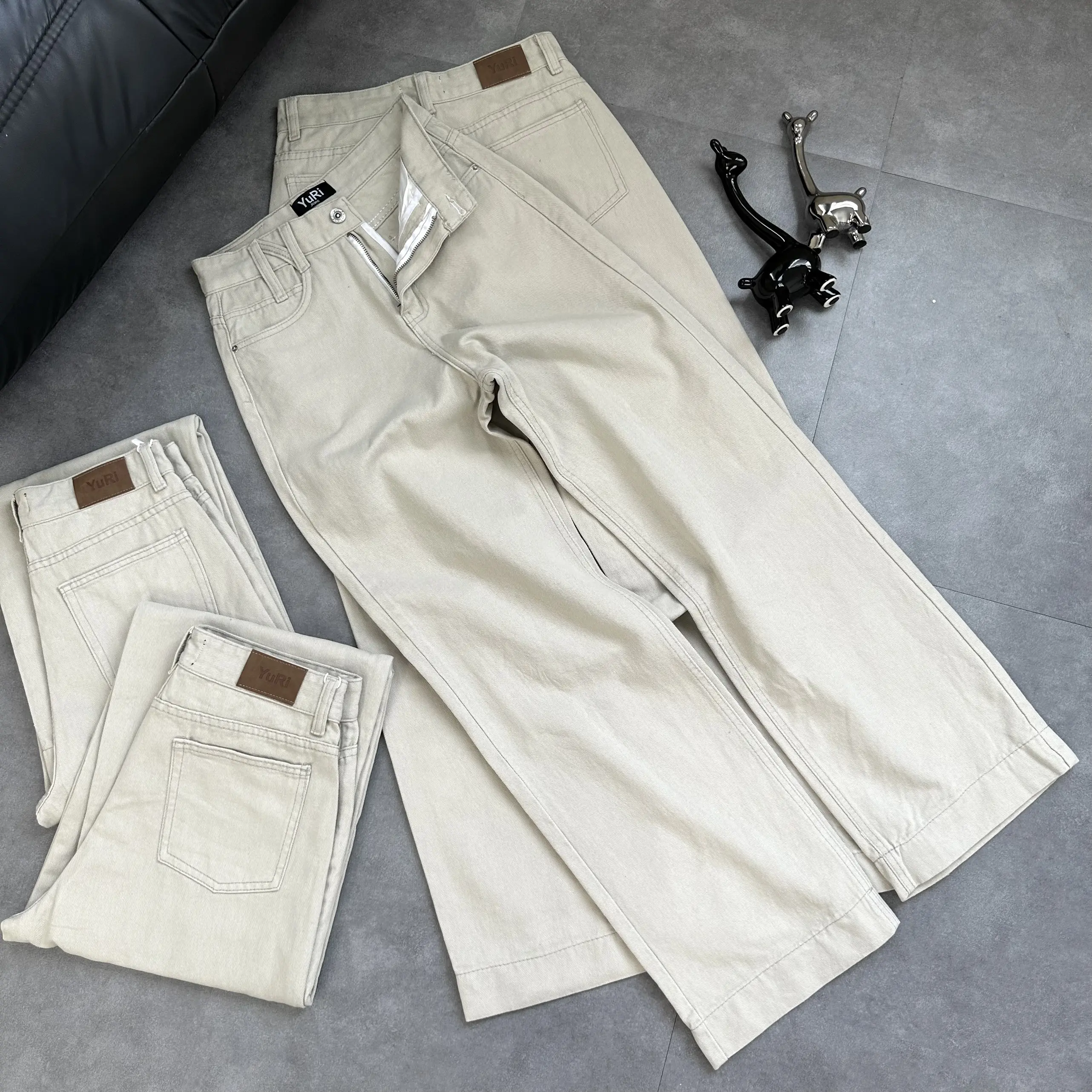 YURI JEANS - (Mã5146) Quần Jean Nữ Ống Suông Phối Day Lưng Xéo Chữ N Màu Be Women Pants Ong