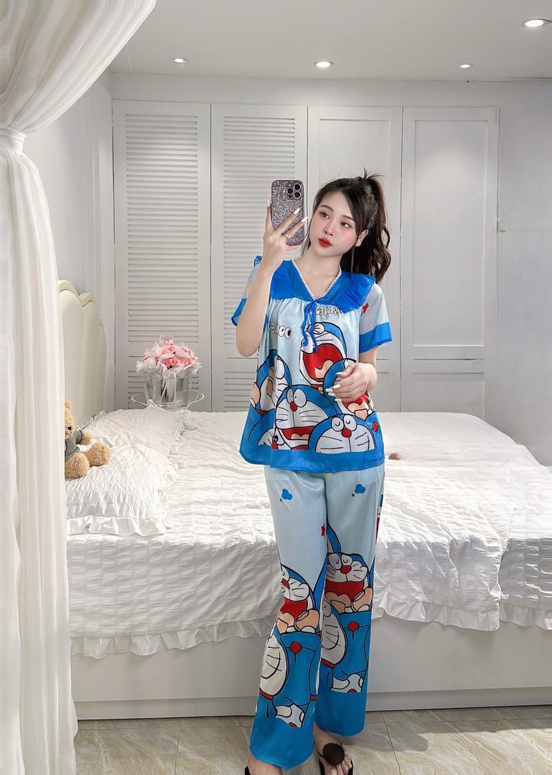 Product Introduction of (NHẬN HÀNG SAU TẾT)Bộ Pijama Lụa Xước Cổ V Tay Ngắn Phối Voan Nhiều Họa Tiết Cho Nữ, Quần Dài Có Túi Phom Thường 40-60kg Tim Có hoa Voi Kem Women Nhung Quần Ngủ 2