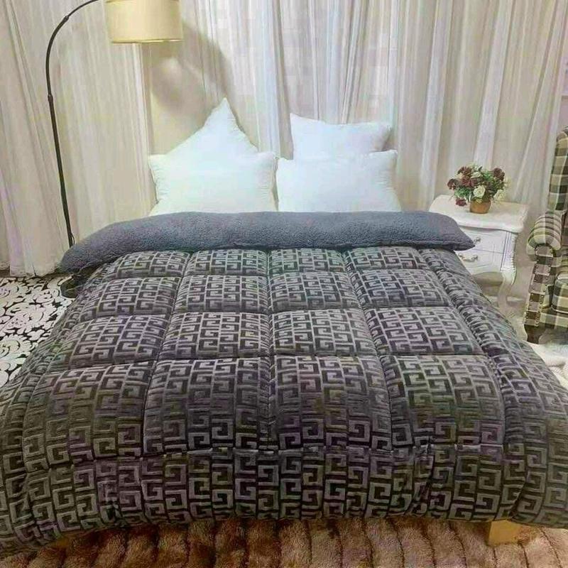 Chăn Lông Cừu Chữ Vạn Cao Cấp 5
