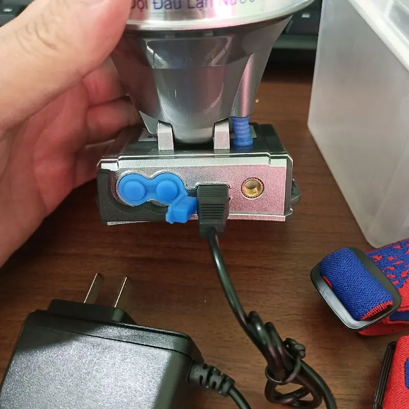 Đèn Pin Đội Đầu Siêu Sáng YQ A18 Ánh Sáng Mạnh Toả Rộng Chiếu Xa. led 10w Dung lượng 2 pin đènpin 5
