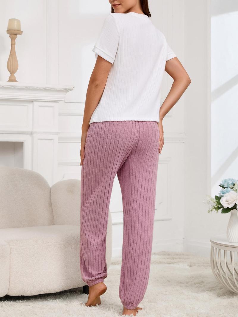 Product Introduction of Two-Piece Set Women's Heart Print Tee & Pants Pyjama, Casual Comfy Round Neck Short Sleeve T-shirt & Trousers PJ Set, Valentine's Day Gift, Ladies Sleepwear for All Seasons Tall Clothing Women Valentine's Day 8