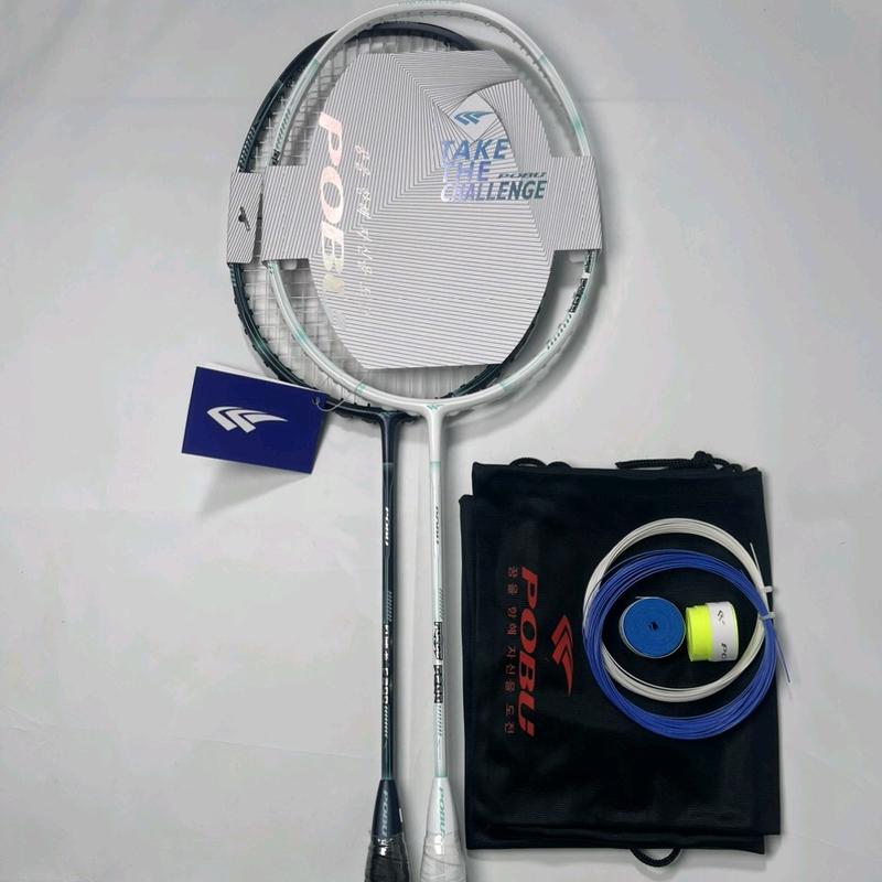vợt cầu lông pobu chính hãng force c200 max 13.5kg ,căng sẵn 12kg .là dòng vợt thiên công. khi mua tặng kèm quấn cán túi đựng vợt pobu ,giá trên 1 sản phẩm Cán Vợt Sport