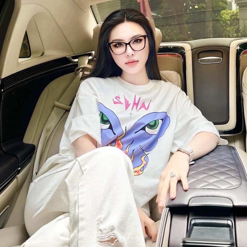 Áo thun BUTTERFLY EFFECT TSHIRT CHÍNH HÃNG SHE BY HOA NGUYEN thêu đính cánh bướm thủ công - APSHE210901CTI3S