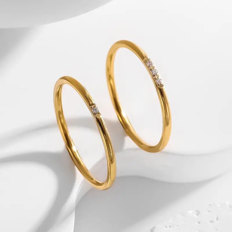 Cincin permata tanpa memudar dari emas 18K cincin dari baja titanium Ring berlian disimulasikan