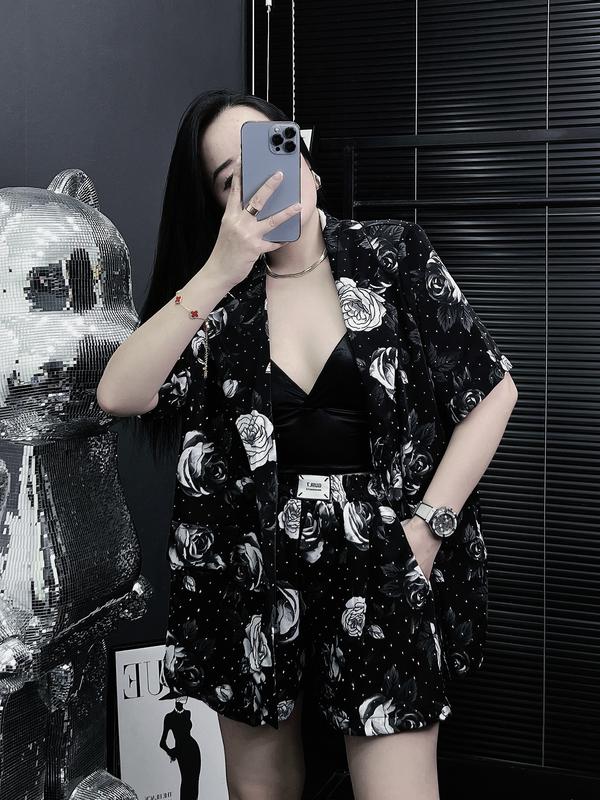 Sét vest Hoa thiết kế đính đá kèm quần short lưng cao mã 29 Nữ