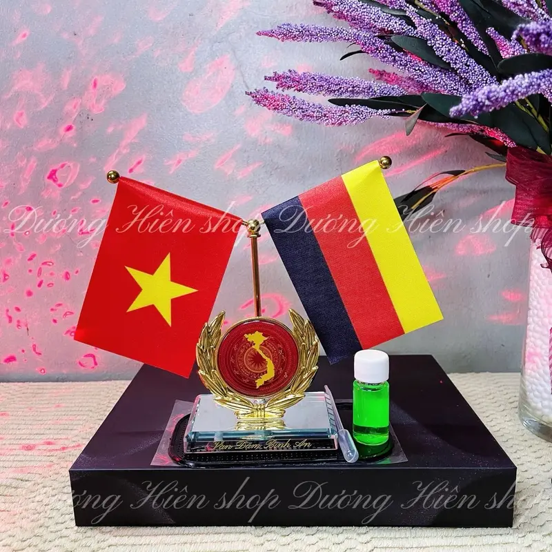 Bộ cờ Việt - Đức trang trí taplo ô tô , bàn làm việc, làm quà cho bạn bè , đồng nghệp 0