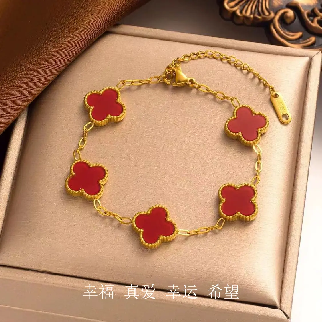 สร้อยข้อมือโคลเวอร์สี่แฉกนำโชค ทำจากเหล็กไททาเนียม สร้อยข้อมือสามชิ้น คุณภาพสูง สำหรับผู้หญิง สง่างามและป่า ไม่จางหาย