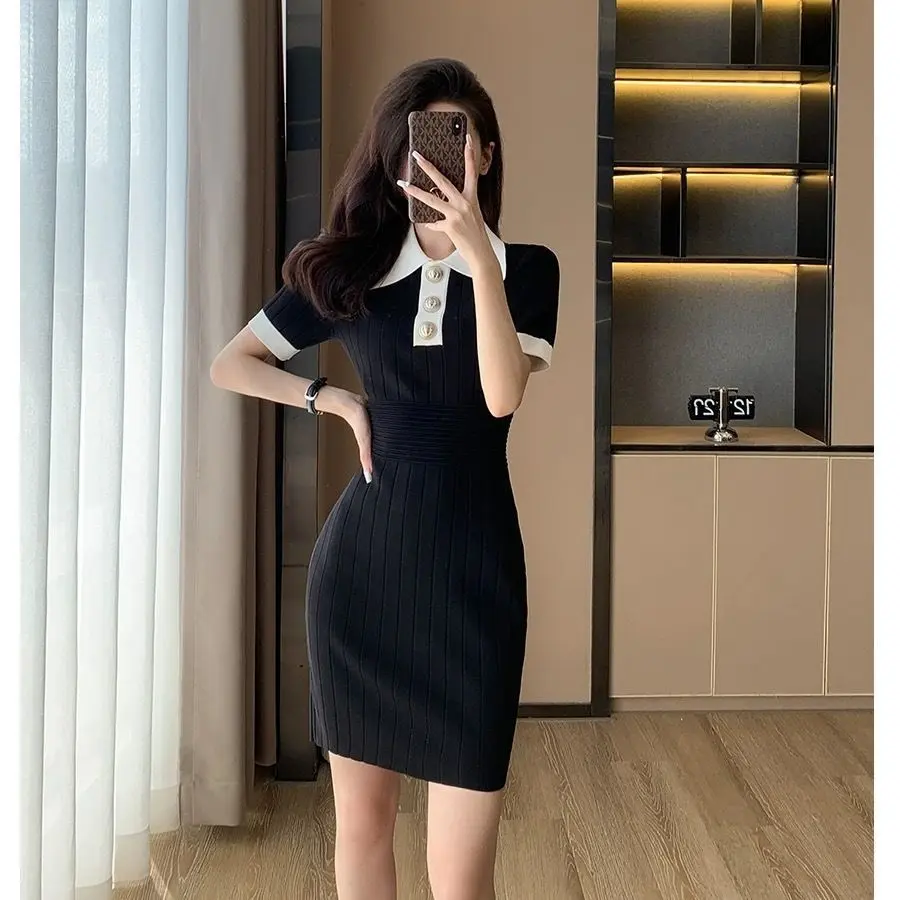 Váy Dệt Kim Lụa Lạnh Cổ Polo Phong Cách Cổ Điển, Ôm Vừa Vặn, Váy Bodycon Ngắn, Cao Cấp, Hàng Mới Về Mùa Hè 24 Năm Nữ Dress Đen