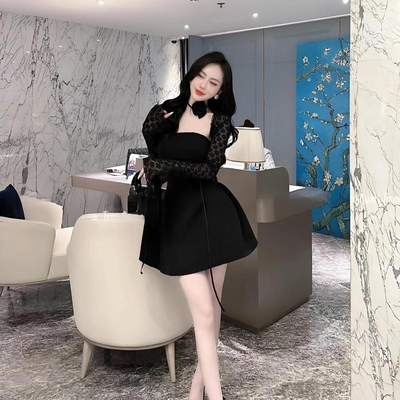 Hương LyLy - H11 Váy tafta phối ren tay dài và cổ hoa 4