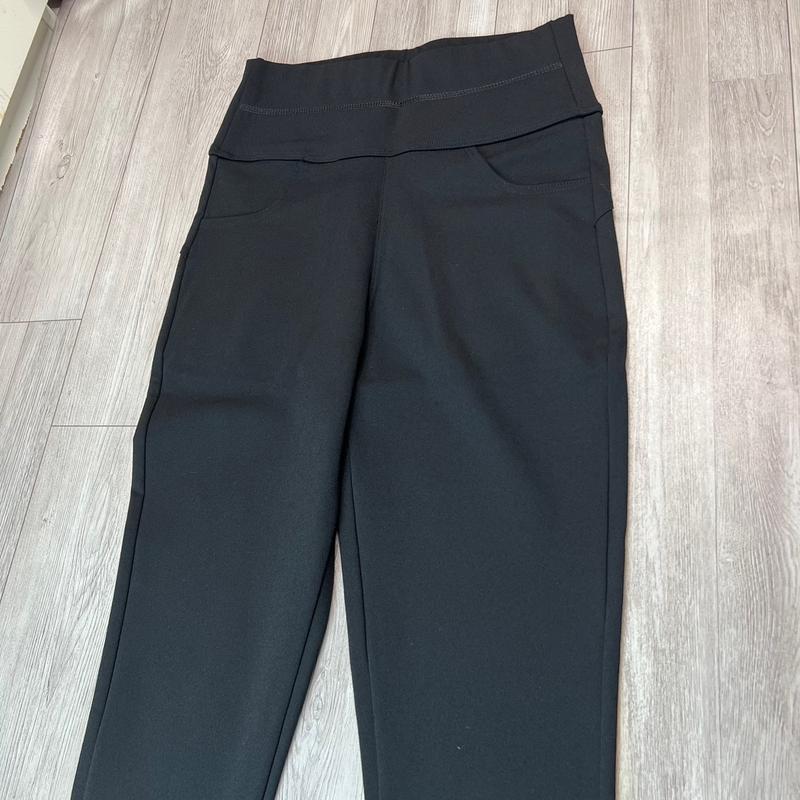 Quần legging dành cho nữ , chất liệu umi hàn mềm mịn , có 2 túi trước 2túi sau , thêm gân sau cạp cao 10p , mã20 2