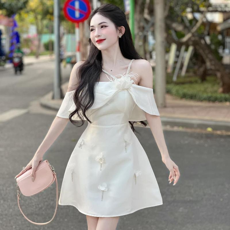 Đầm trễ vai 2 dây cổ yếm đi tiệc A601 dáng ngắn form xòe chất tafta cao cấp bên trong quần lụa đính hoa kèm dây đá đệm vòng 1 freesize KimHoa77 Nữ Women Dress