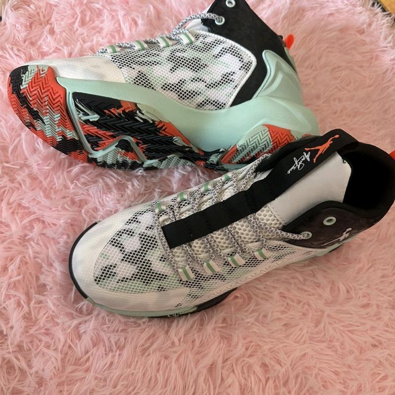 giày thể thao nam đánh bóng chuyền , bóng rổ