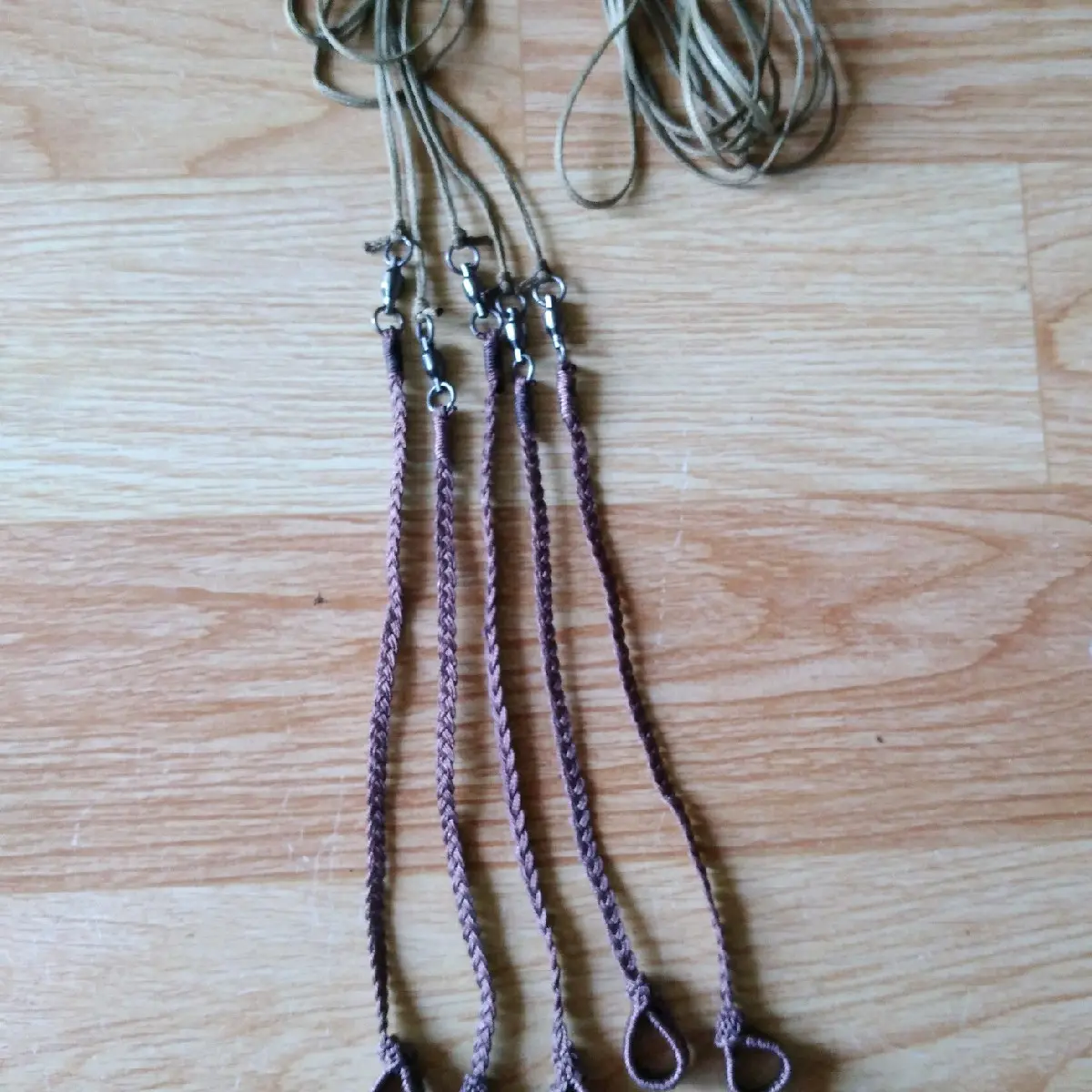 1 sợi xích chân gà màu nâu đất