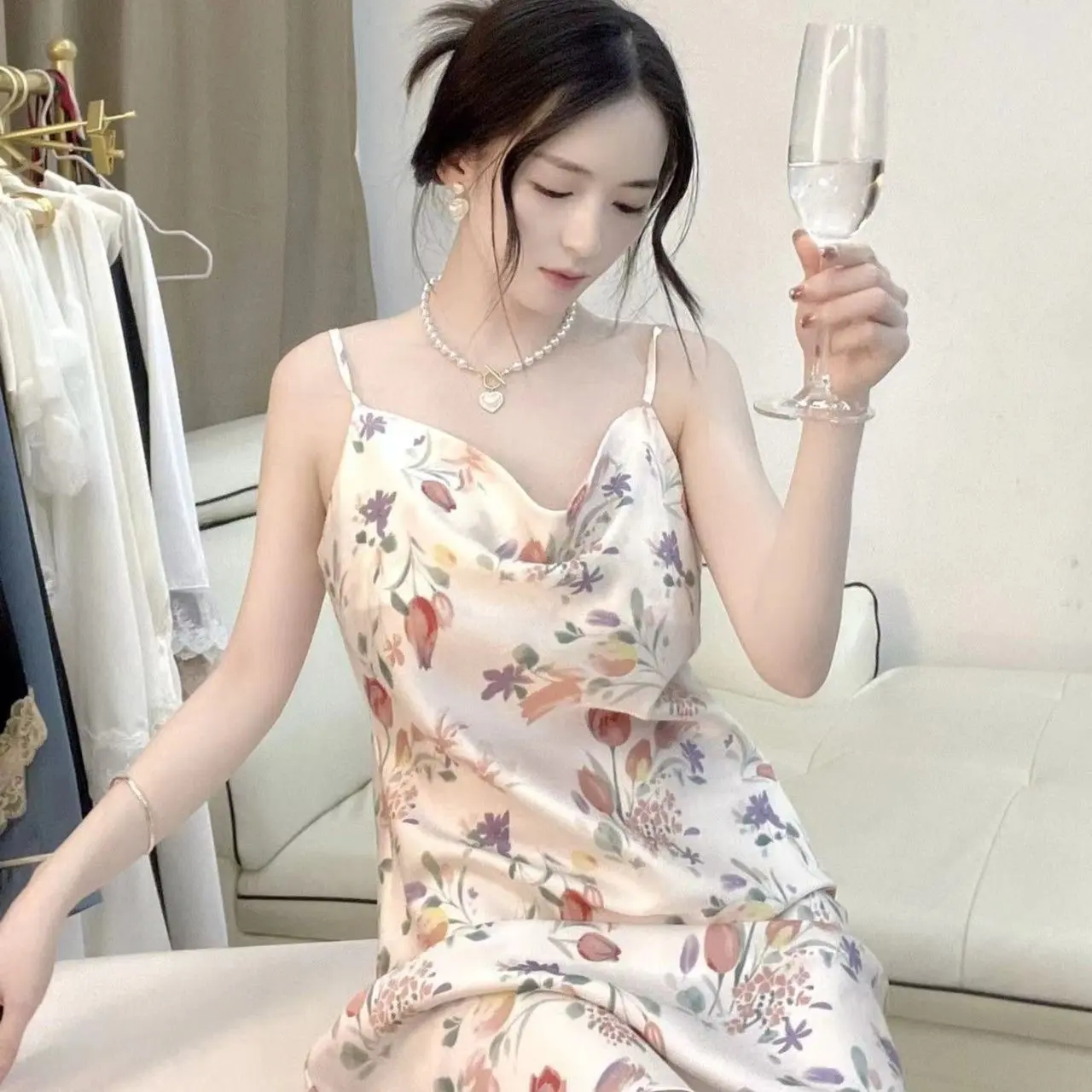 Đồ Ngủ Nữ, Phong Cách Mùa Hè, Chất Liệu Lụa Lạnh Mỏng, Thiết Kế Dễ Thương Và Gợi Cảm, Váy Ngủ Có Dây Đeo Hoa Tulip Gợi Cảm, Đồ Lãng Mạn Cho Nữ, Làm Bằng Váy Lụa Thật, Năm 2024