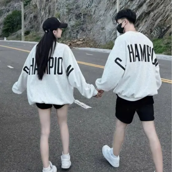 Áo Sweater Champi Logo Trước Thêu Tay Nam Nữ  Chất Liệu Nỉ Bông Cotton Unisex Trẻ Trung Form Rộng Dài Tay Hottrend 2025