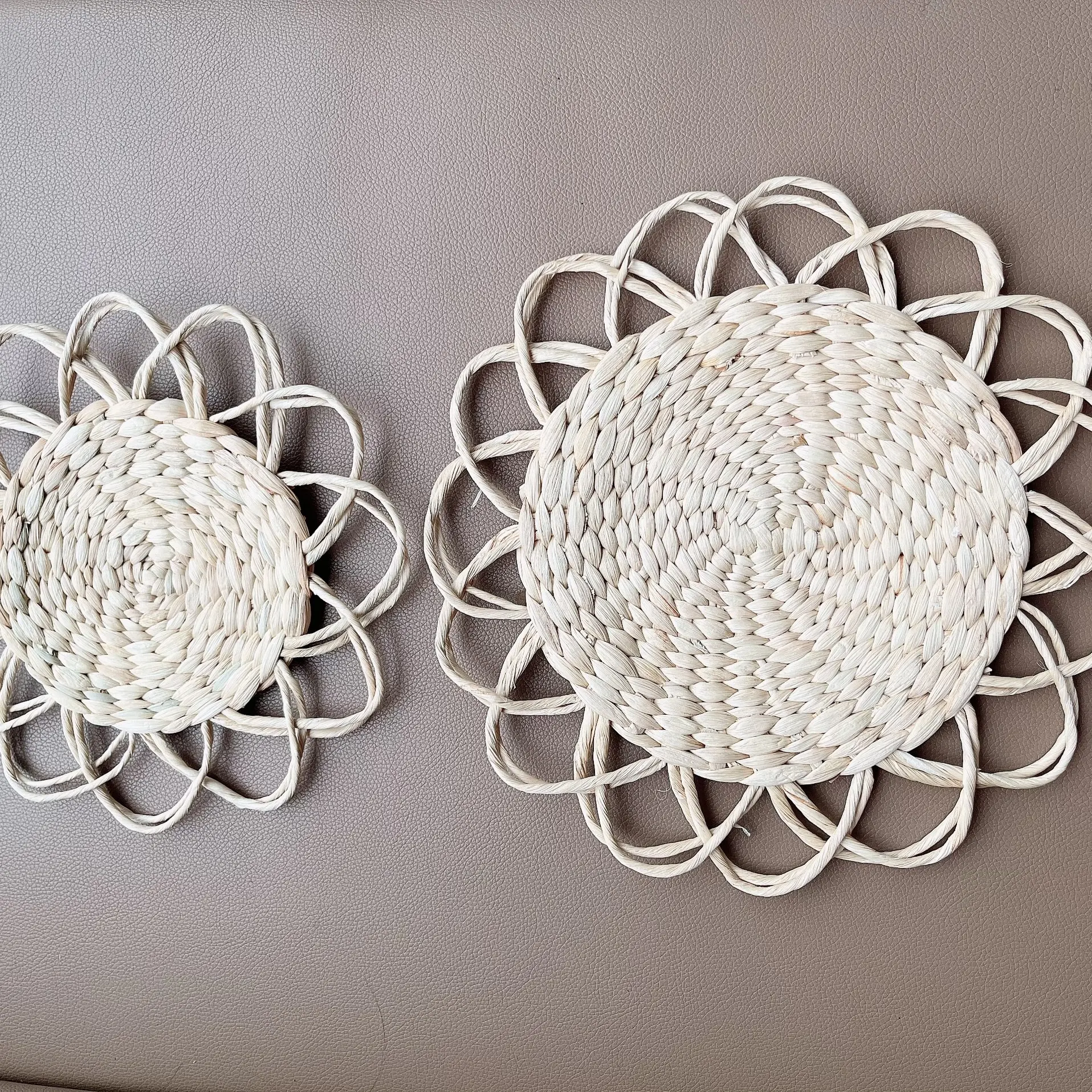 Miếng lót ly lót bình hoa chất liệu lục bình decor nhà cửa chụp ảnh sản phẩm