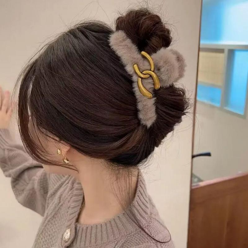 Product Introduction of Autumn and Winter Plush Grip Oversized Barrettes Temperament Back Head Ponytail and Updo Shark Clip Barrettes Winter Furry 4