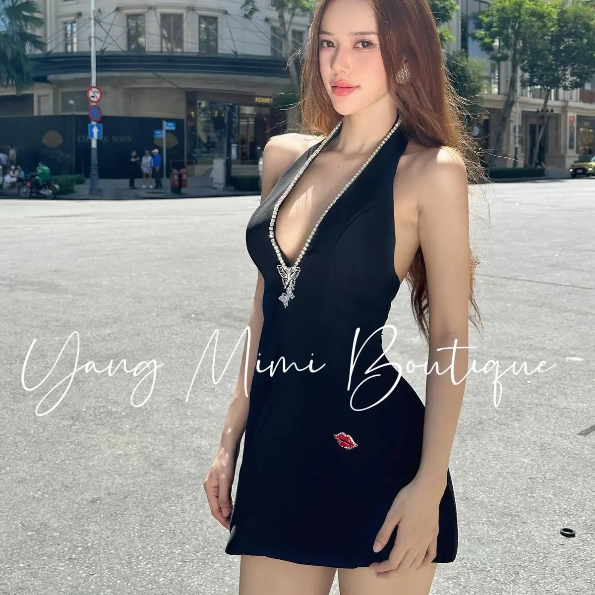Đầm cổ V yếm tag đá lấp lánh sang trọng form A.