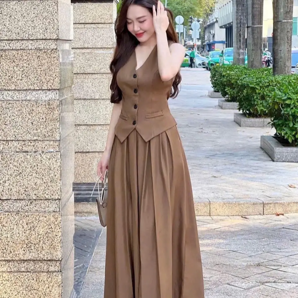 Set áo vest sát nách cột dây sau lưng mix chân váy dáng dài qua gối thanh lịch