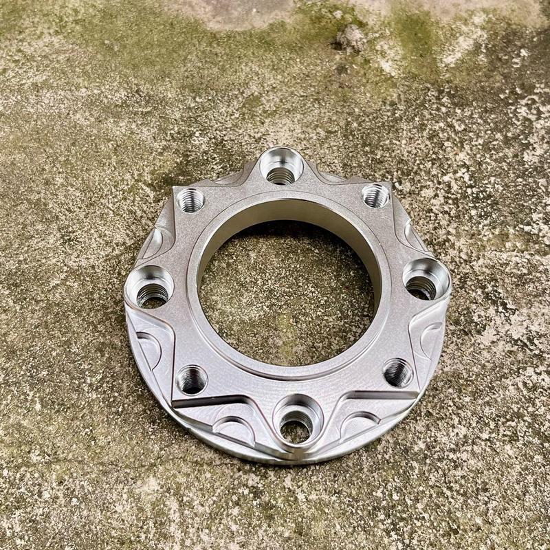 Tấm đệm đôn đùm đĩa lõm lên đĩa bằng cho Future 2, Future Neo, Wave RS100. Made in Thailand.