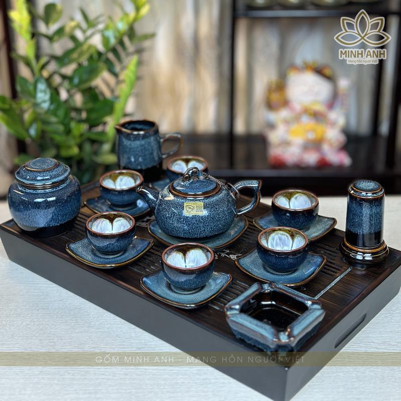  Bộ ấm chén Bát Tràng nghệ nhân ưu tú Tô Thanh Sơn dáng quả Hồng men Hỏa biến màu Xanh Rêu kèm Phụ kiện 