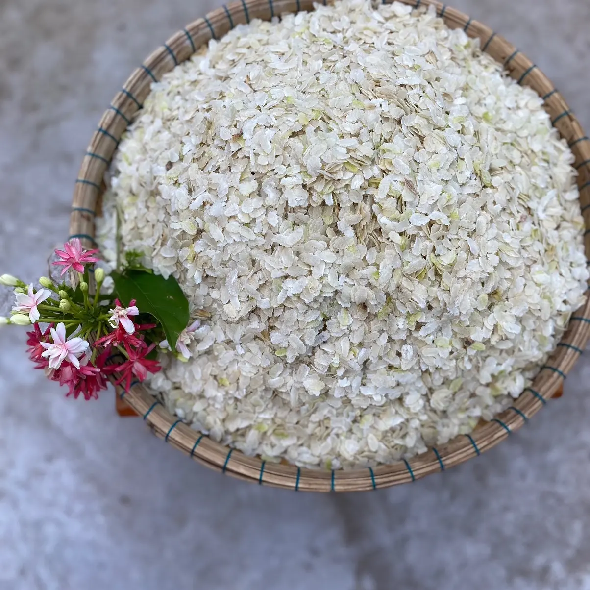 Cớm dẹp 1kg = 60 ngàng được làm từ nếp non